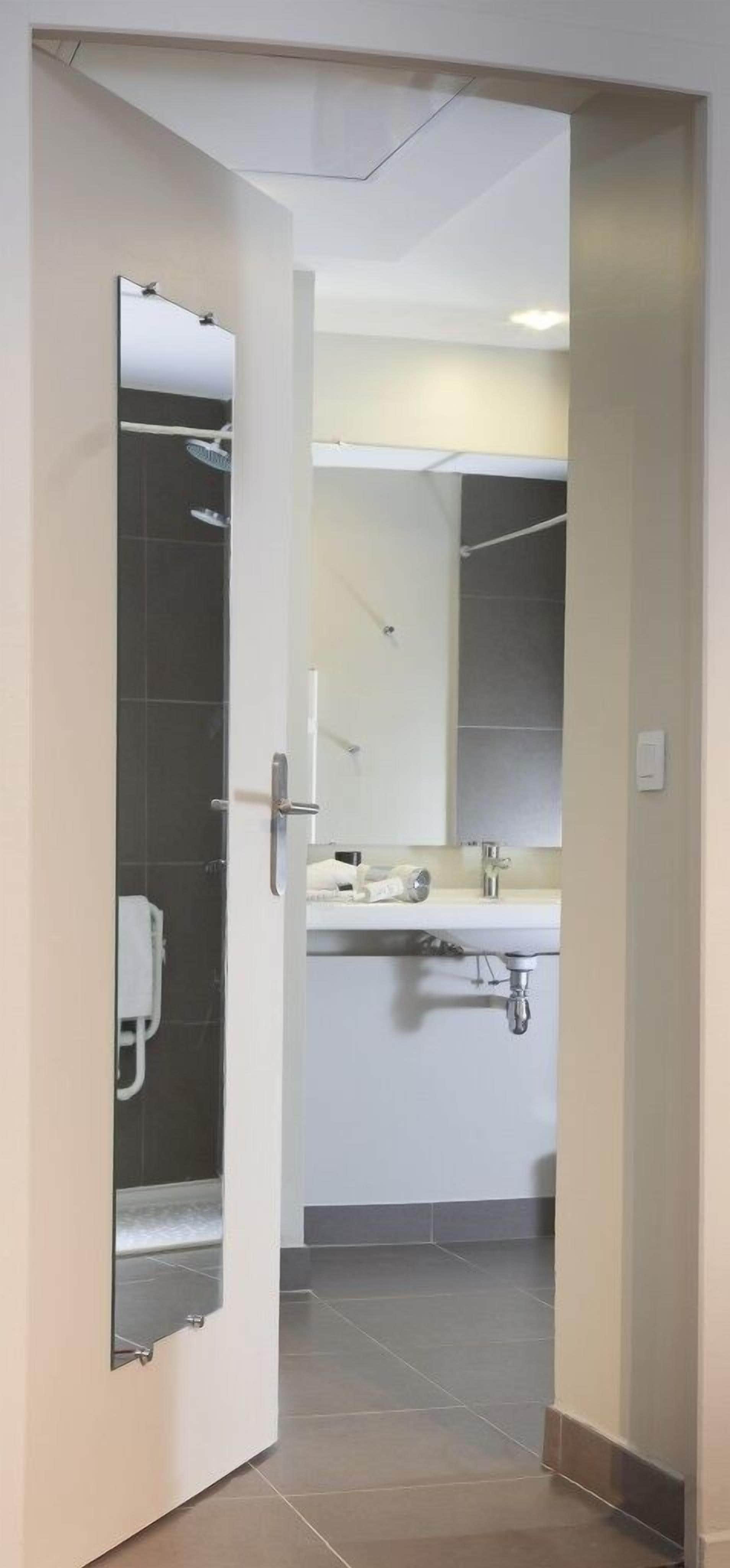 executive room | bathroom | shower, hair dryer, bathrobes, slippers