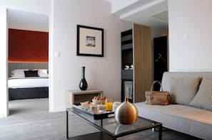 Suite, 1 kingsize bed, niet-roken (with Sofabed) | Luxe beddengoed, een kluis op de kamer, een bureau, een laptopwerkplek