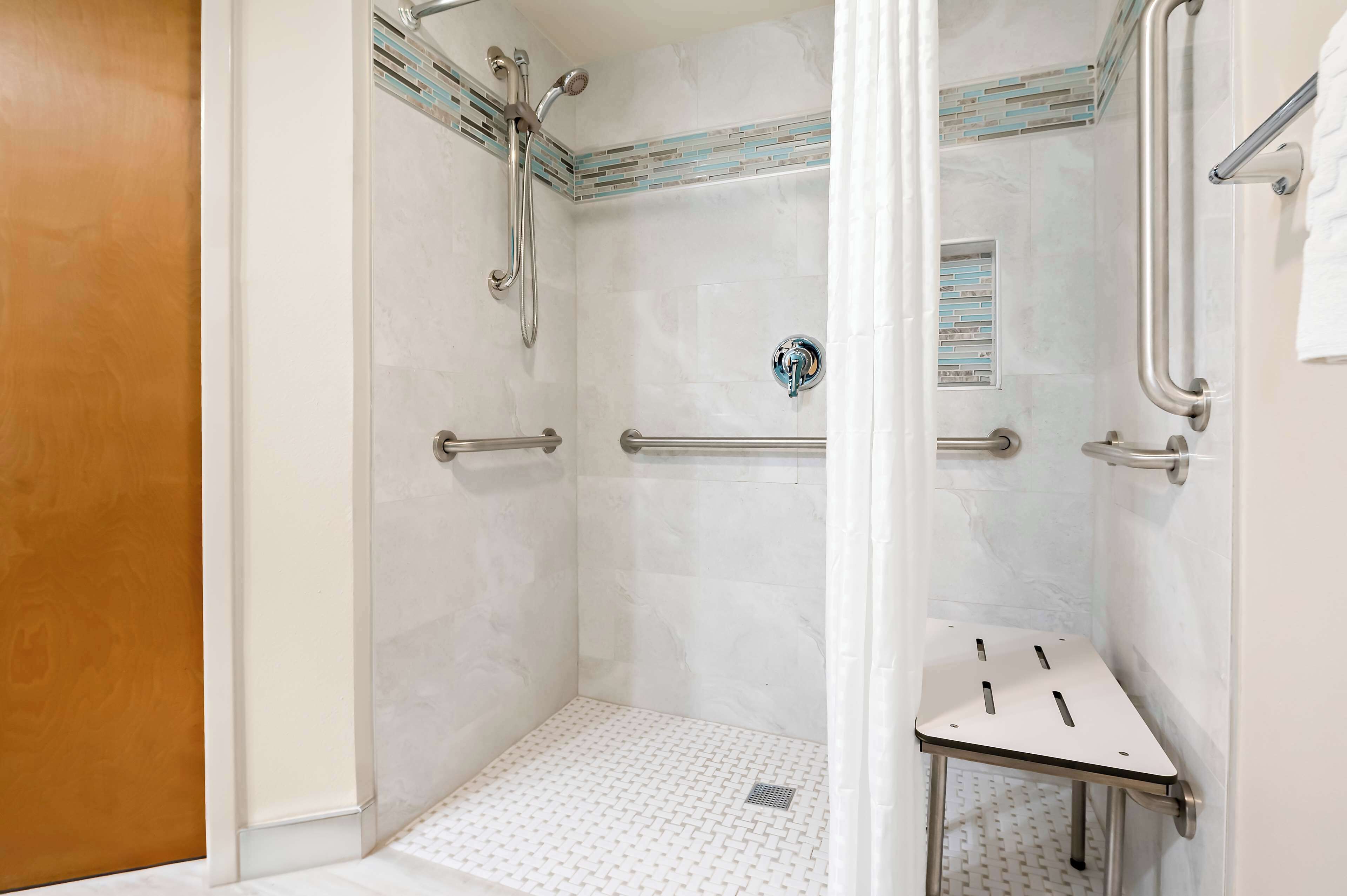 standard room, 1 queen bed, accessible, non smoking | pillow-top beds, desk, laptop workspace, blackout curtains