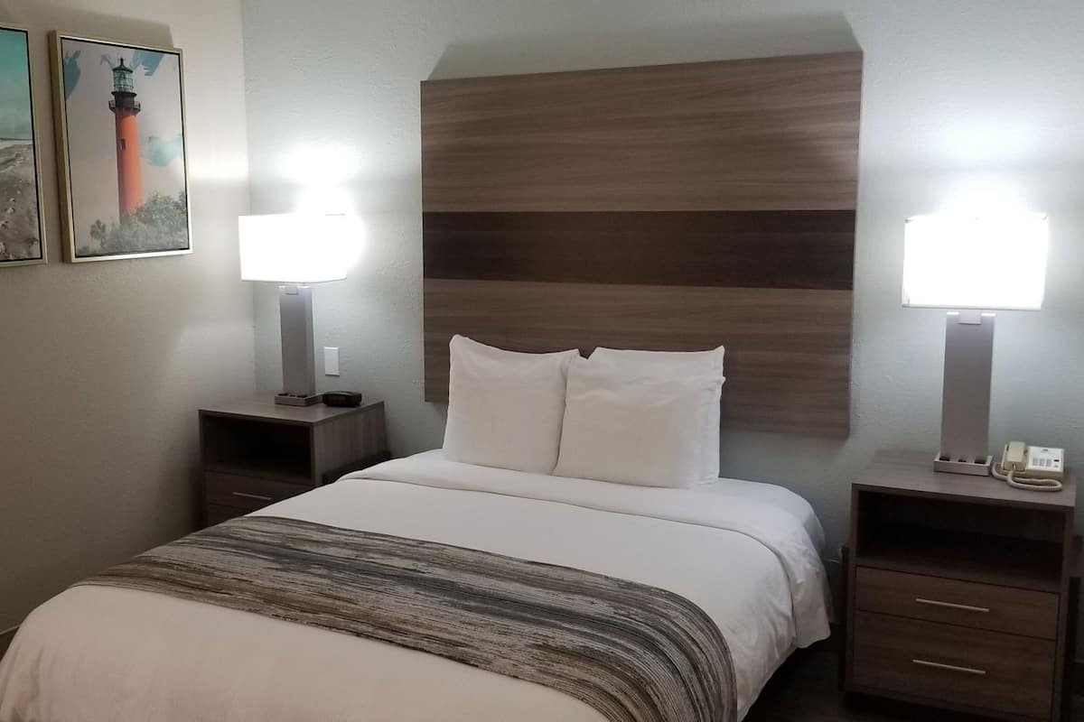 Pillowtop beds, desk, laptop workspace, blackout drapes