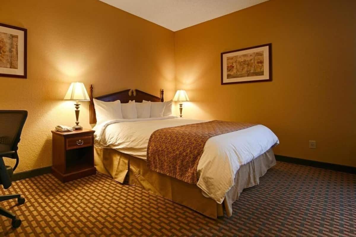 Pillowtop beds, desk, laptop workspace, blackout drapes