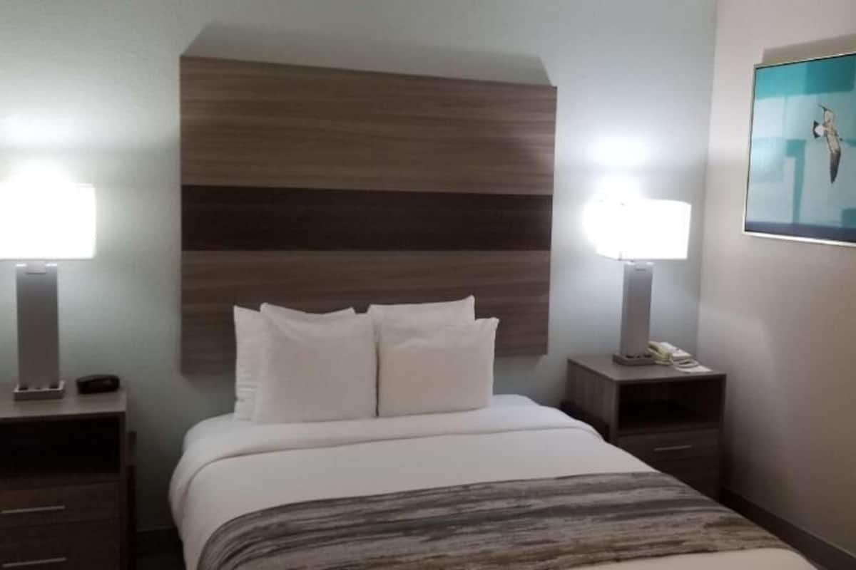 Pillowtop beds, desk, laptop workspace, blackout drapes