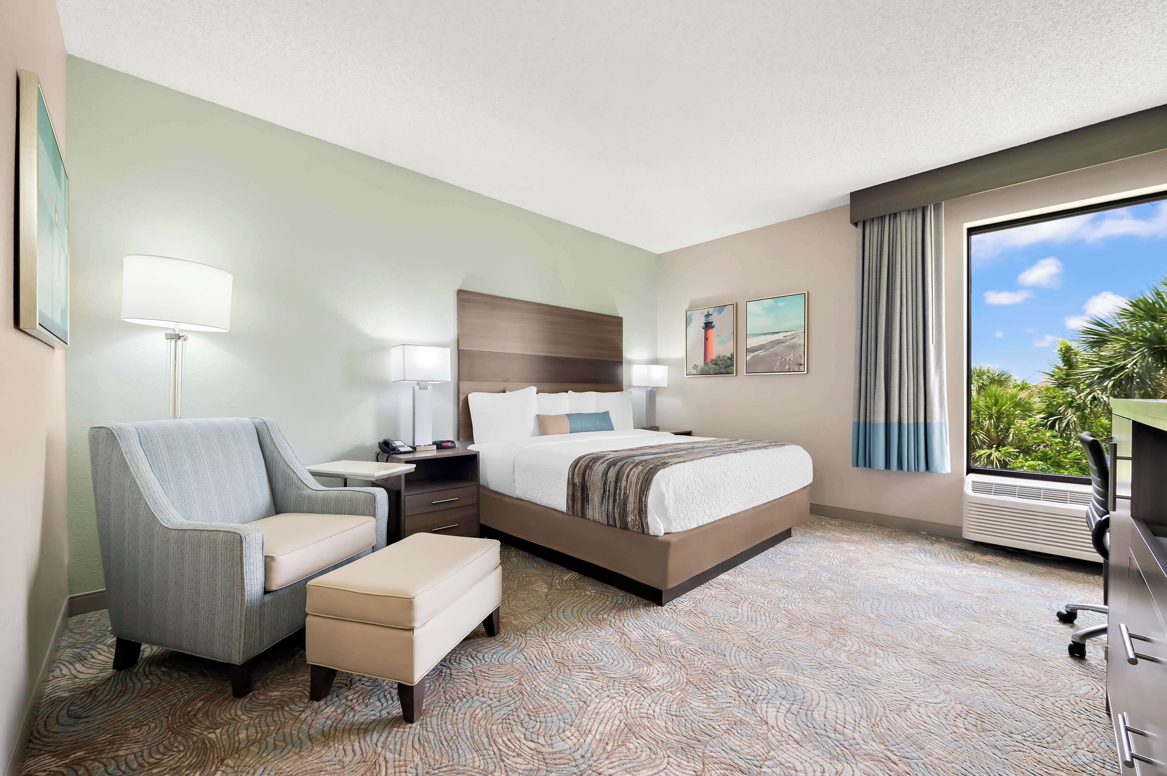 standard room, 1 king bed, non smoking, refrigerator | pillow-top beds, desk, laptop workspace, blackout curtains