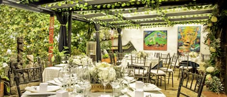 Outdoor dining