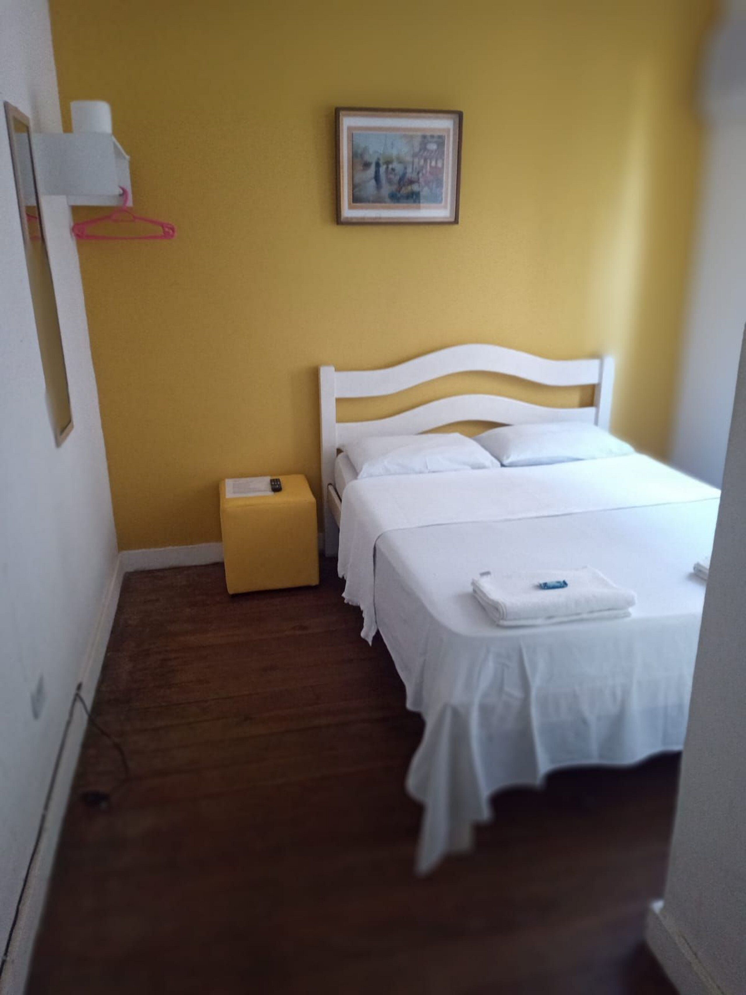 Minibar y ropa de cama 