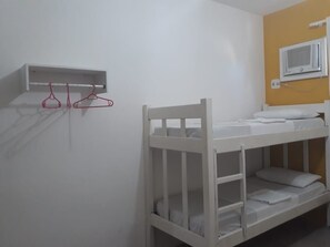 Minibar, bed sheets - Pousada Marcos (Salvador)