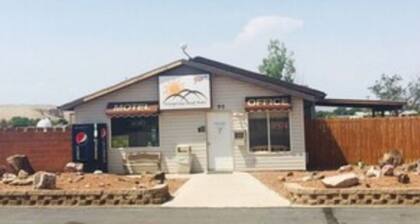 Whispering Sands Motel