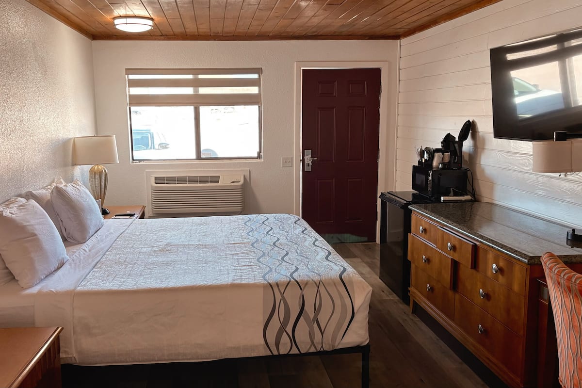 Blackout drapes, WiFi (free), individually decorated