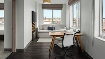 Televisión LCD, Netflix, estación para iPod y películas con cargo