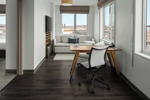 32-inch LCD TV with cable channels, TV, Netflix - Element Harrison - Newark (Harrison)