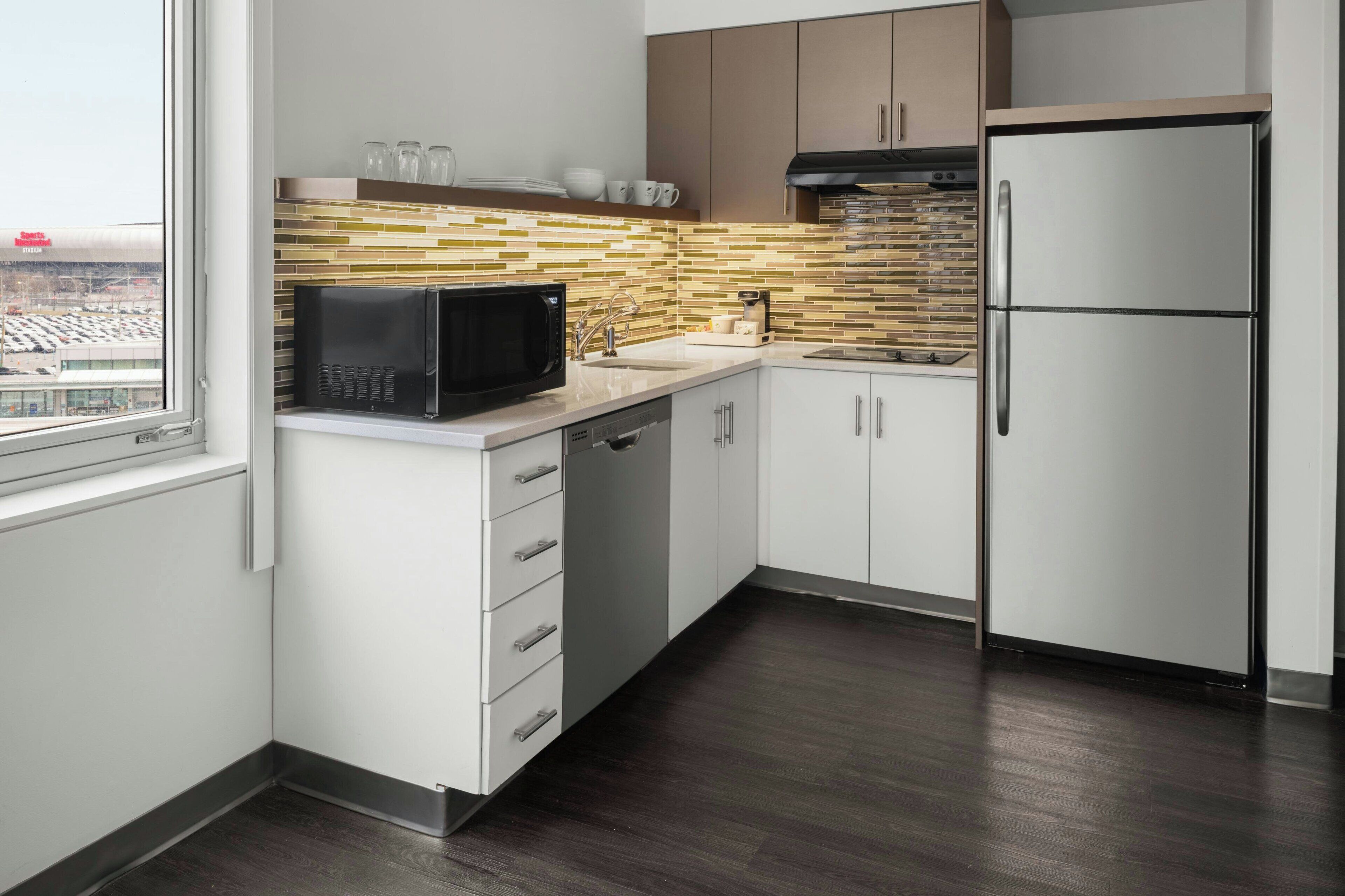 Full-sized fridge, microwave, dishwasher, coffee/tea maker