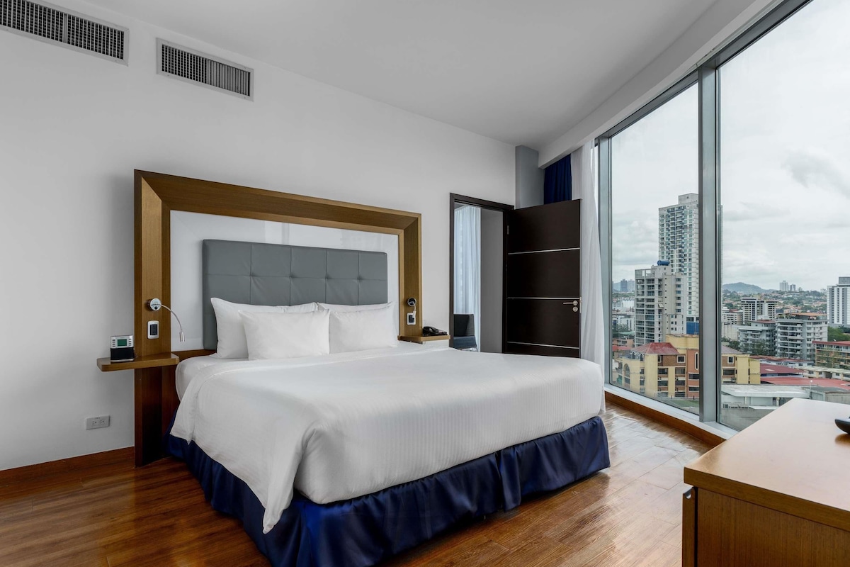 Superior Suite, 1 King Bed | 1 bedroom, premium bedding, pillow-top beds, in-room safe