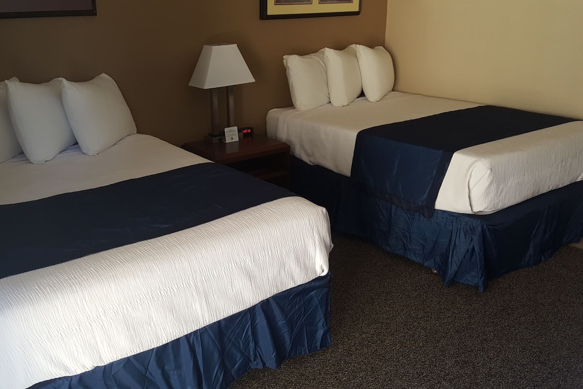 Standard Room, 2 Full Size Beds | Edredón y ropa de cama