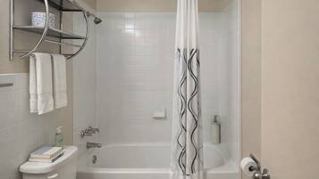 Standard Room, 1 King Bed | Bathroom