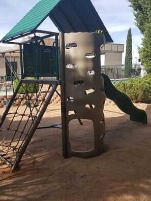 Área de juegos infantiles al aire libre