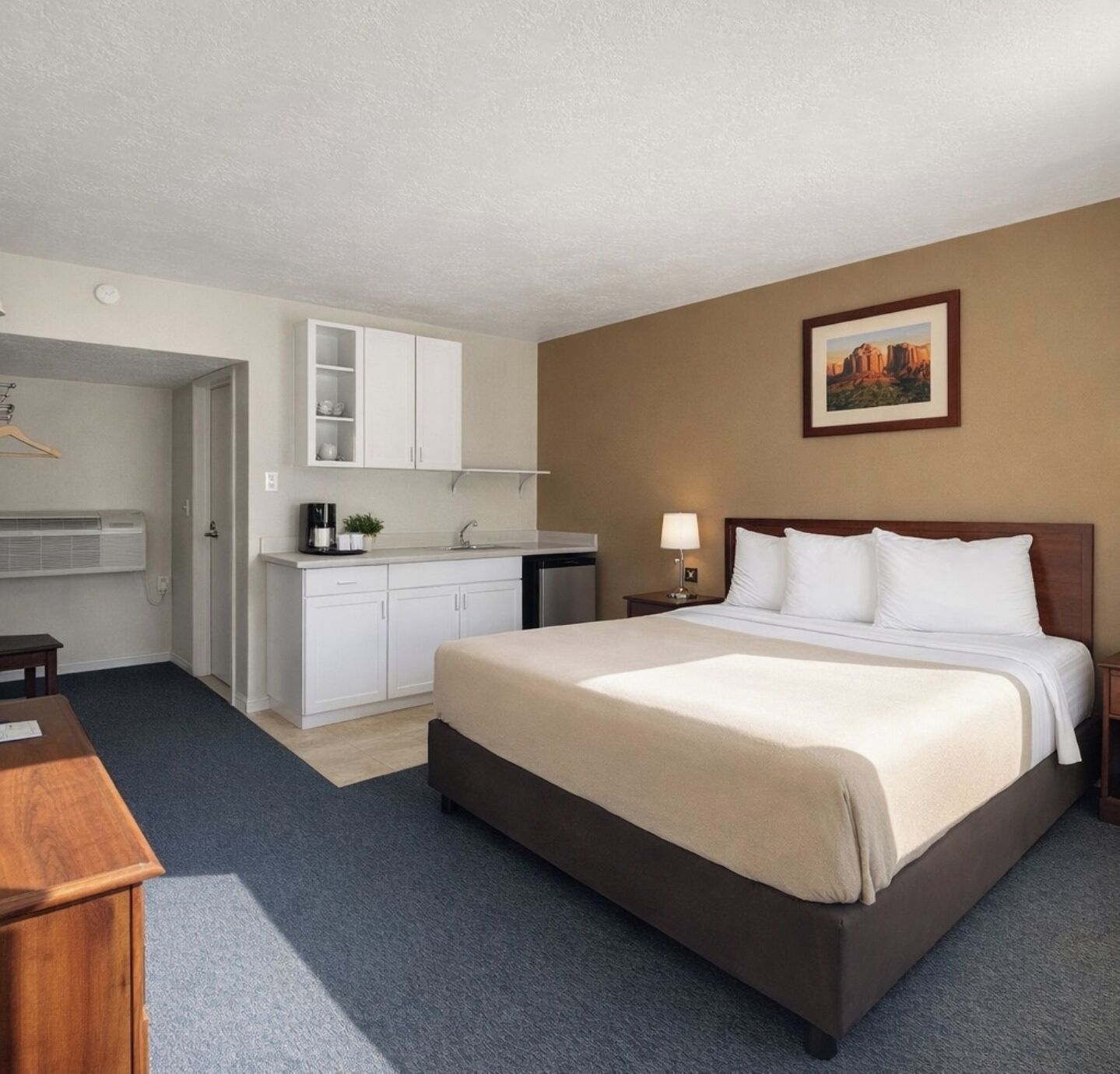 Standard Room, 1 Full Size Bed | Oppholdsområde | TV