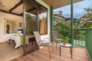 Deluxe Premium with Partial Ocean View | Terrace/patio