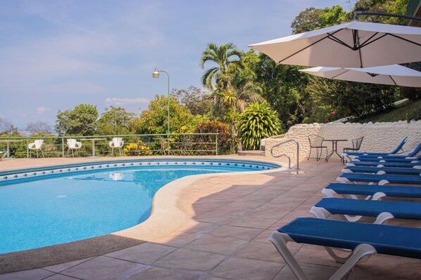 Outdoor pool - Tabulia Tree Hotel and Villas (Quepos)