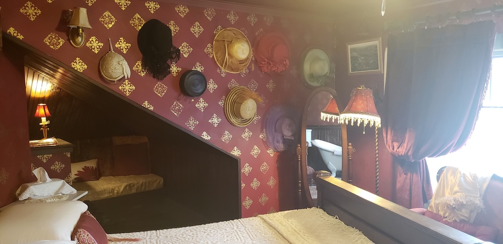 Alaska Heritage House by null