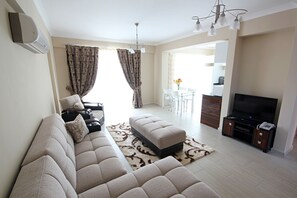 33-Zoll-LCD-Fernseher mit Satellitenempfang, Fernseher