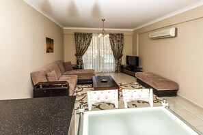 Apartment, 2 Bedrooms | Living room | 33-inch LCD TV with satellite channels, TV