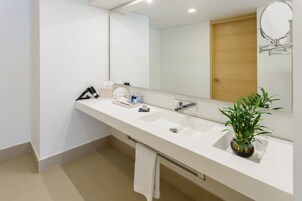 Ducha, artículos de tocador de diseñador, secador de pelo, toallas