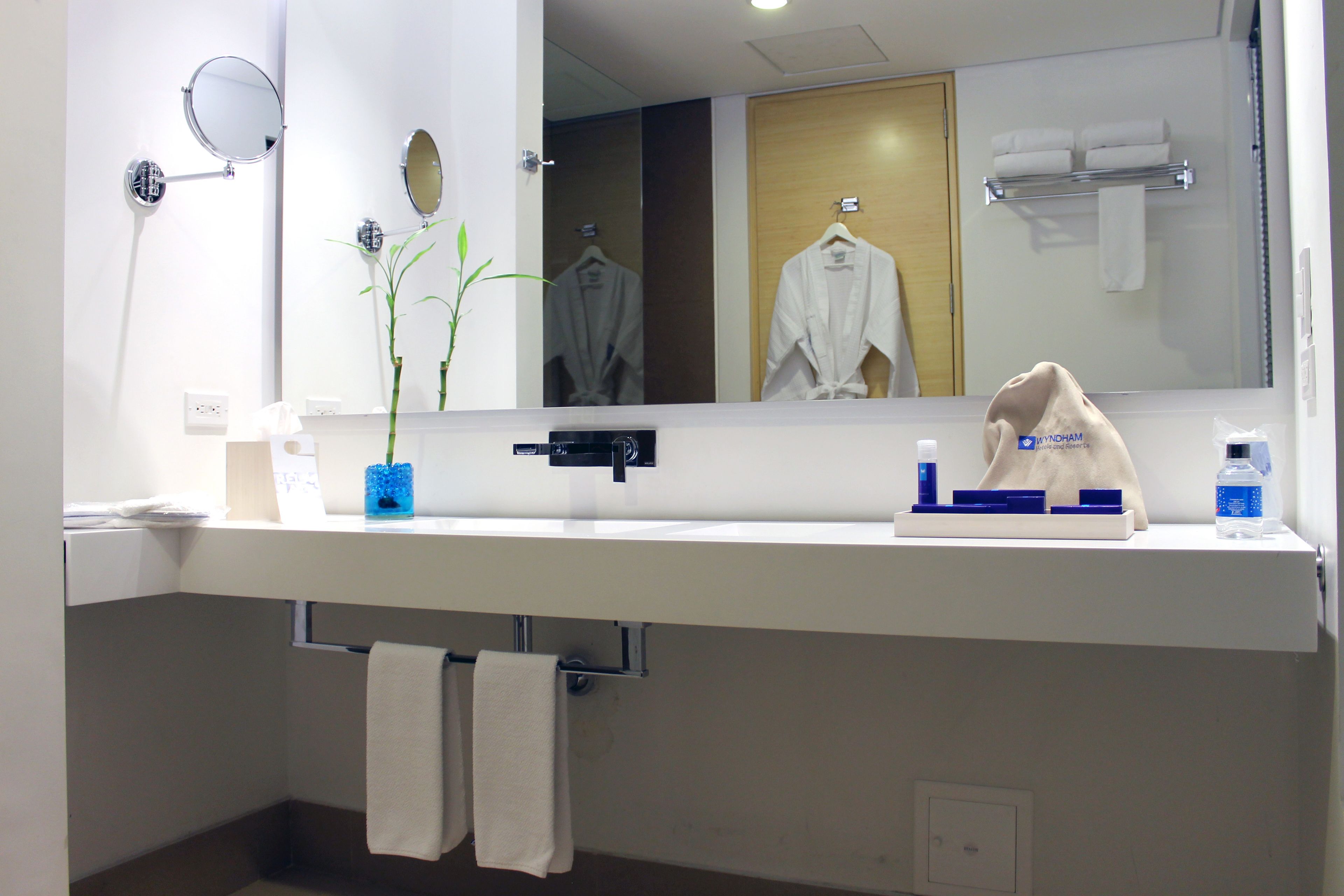 suite, 1 queen bed | bathroom sink