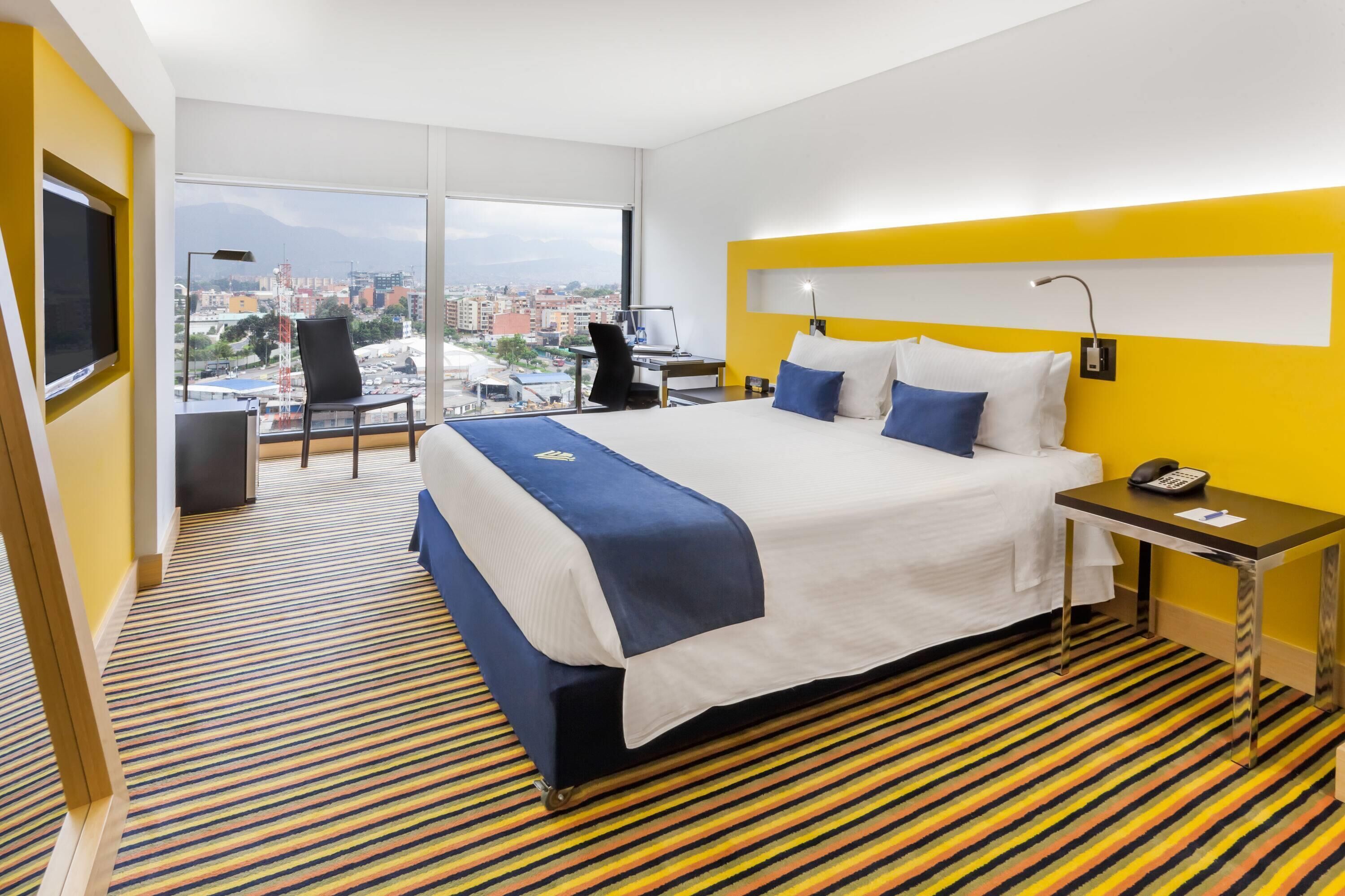Standard Room, 1 Queen Bed | Premium bedding, down duvets, in-room safe, desk