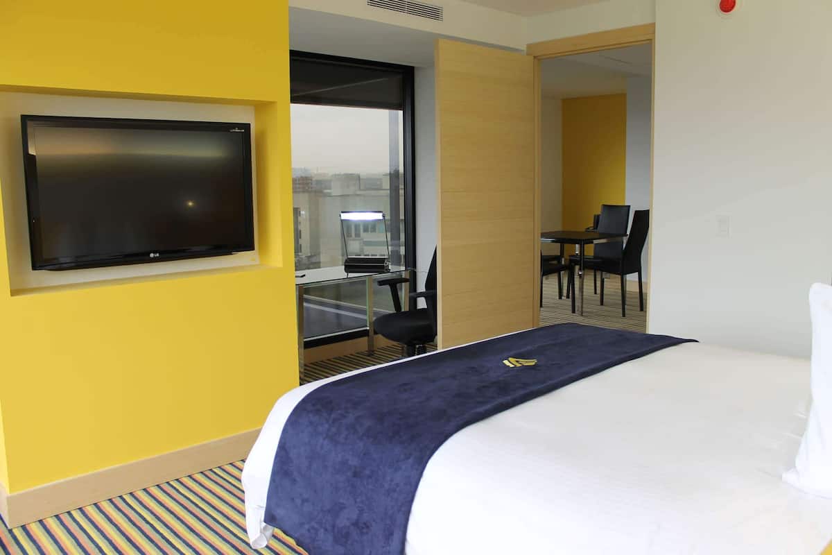 Suite, 1 cama King size | Ropa de cama de alta calidad y edredón