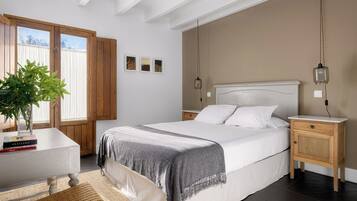 Chambre Économique | Draps italiens Frette, couette en duvet d'oie, matelas mémoire de forme