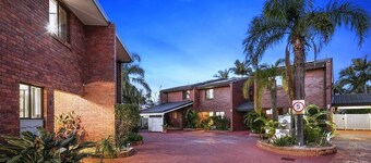 Cleveland Visitor Villas Motel