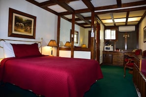 Standard Room, 1 Queen Bed | Desk, iron/ironing board, free WiFi, bed sheets - Sequim West Inn (Sequim)