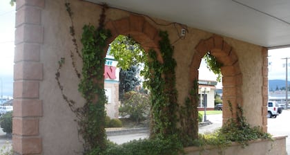 Sequim West Inn