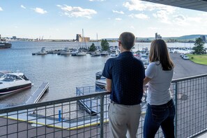Terrace/patio - Park Point Marina Inn (Duluth)