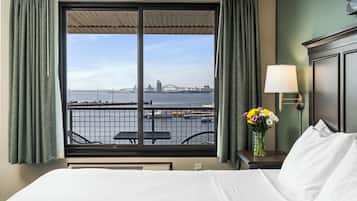 客房, 1 張特大雙人床和 1 張沙發床, 海灣景觀 | 水景