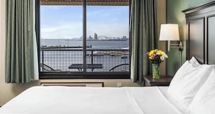 Park Point Marina Inn