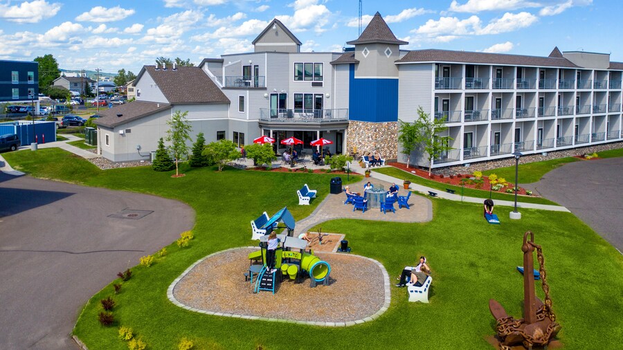 Park Point Marina Inn