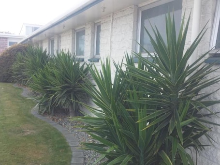Exterior. Raymar Motor Inn