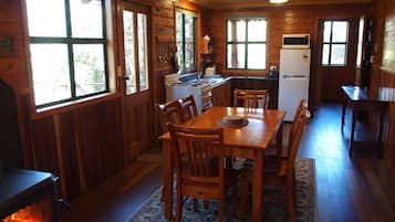 Family Cabin, 2 Bedrooms | In-room dining