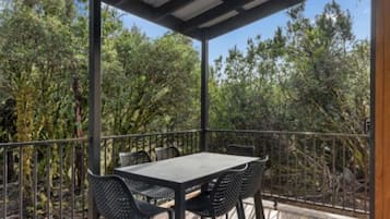 Deluxe 2 Bedroom Cabin - Sleeps 4 | Terrace/patio