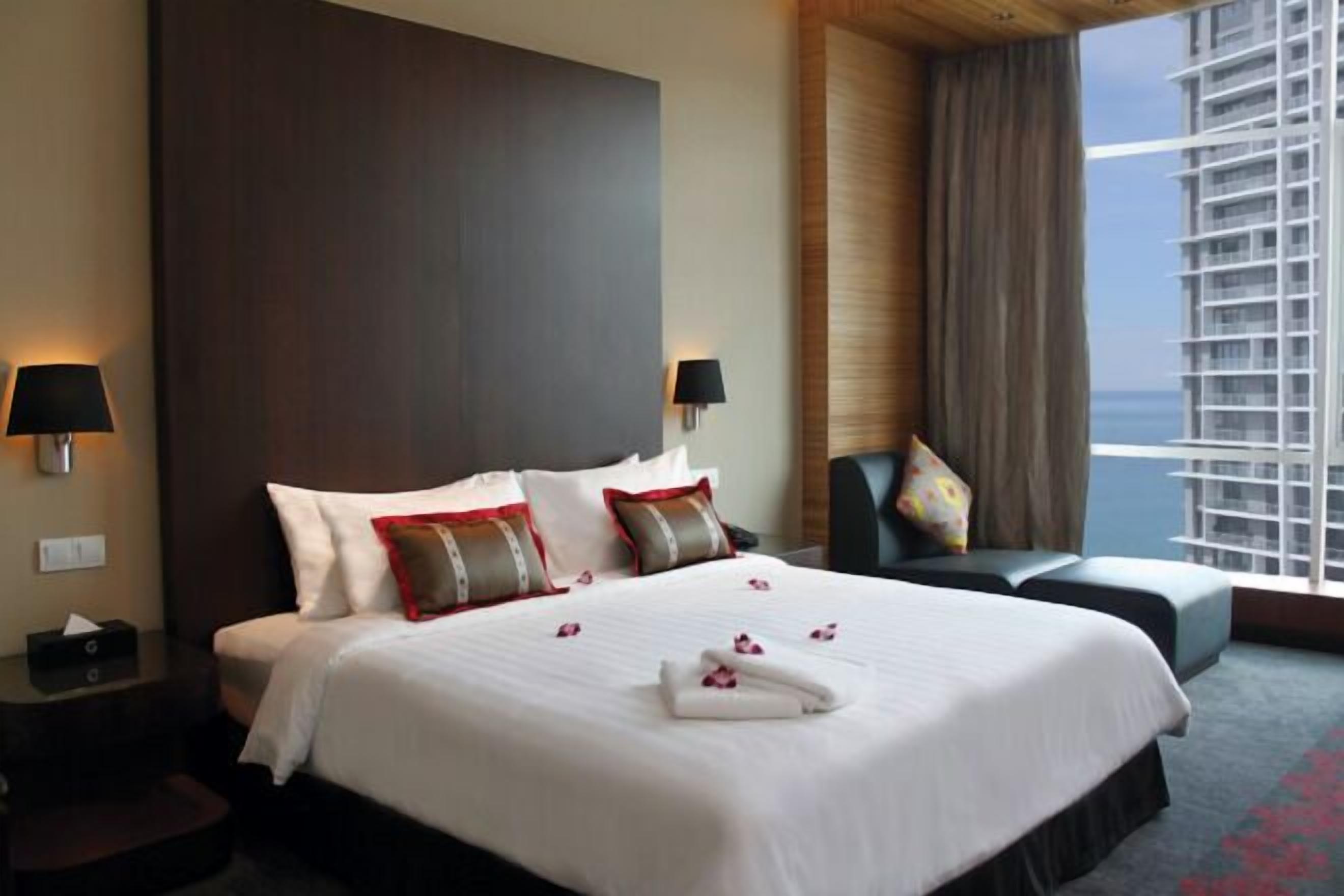 Zimmersafe, Schreibtisch, laptopgeeigneter Arbeitsplatz