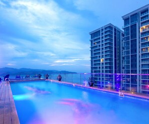 Outdoor pool - Grandis Hotel (Kota Kinabalu)