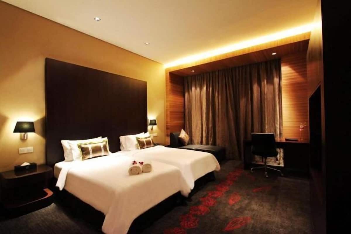 In-room safe, desk, laptop workspace, blackout curtains