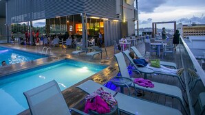A poolside area with lounge chairs and a bar area. - Grandis Hotel (Kota Kinabalu)