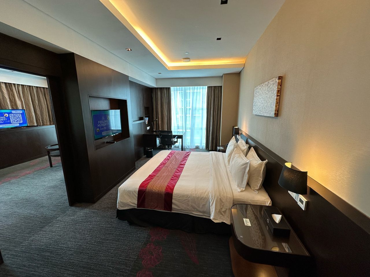 Executive Room | In-room safe, desk, laptop workspace, blackout drapes