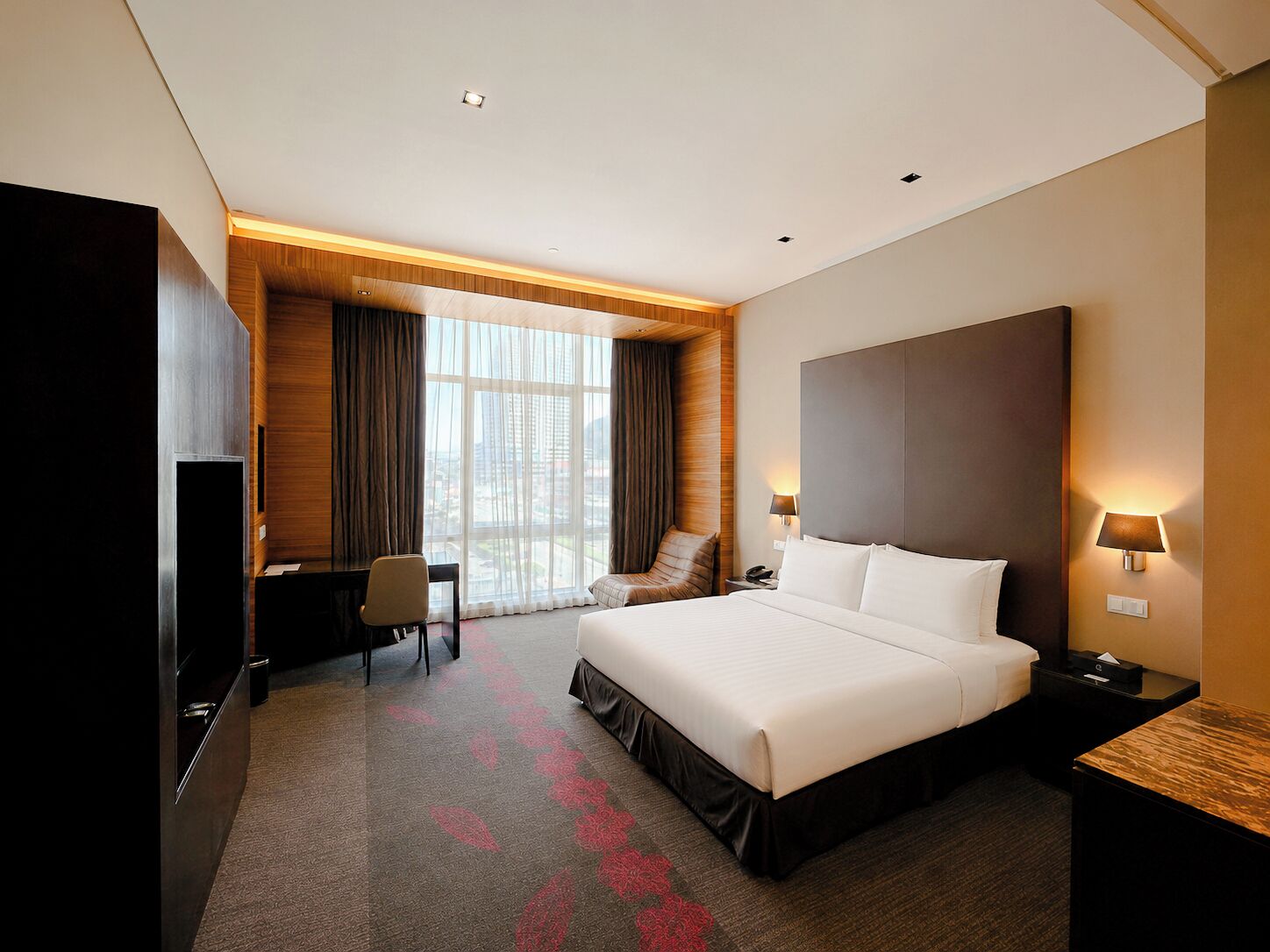 Superior Room, 1 King Bed | In-room safe, desk, laptop workspace, blackout drapes