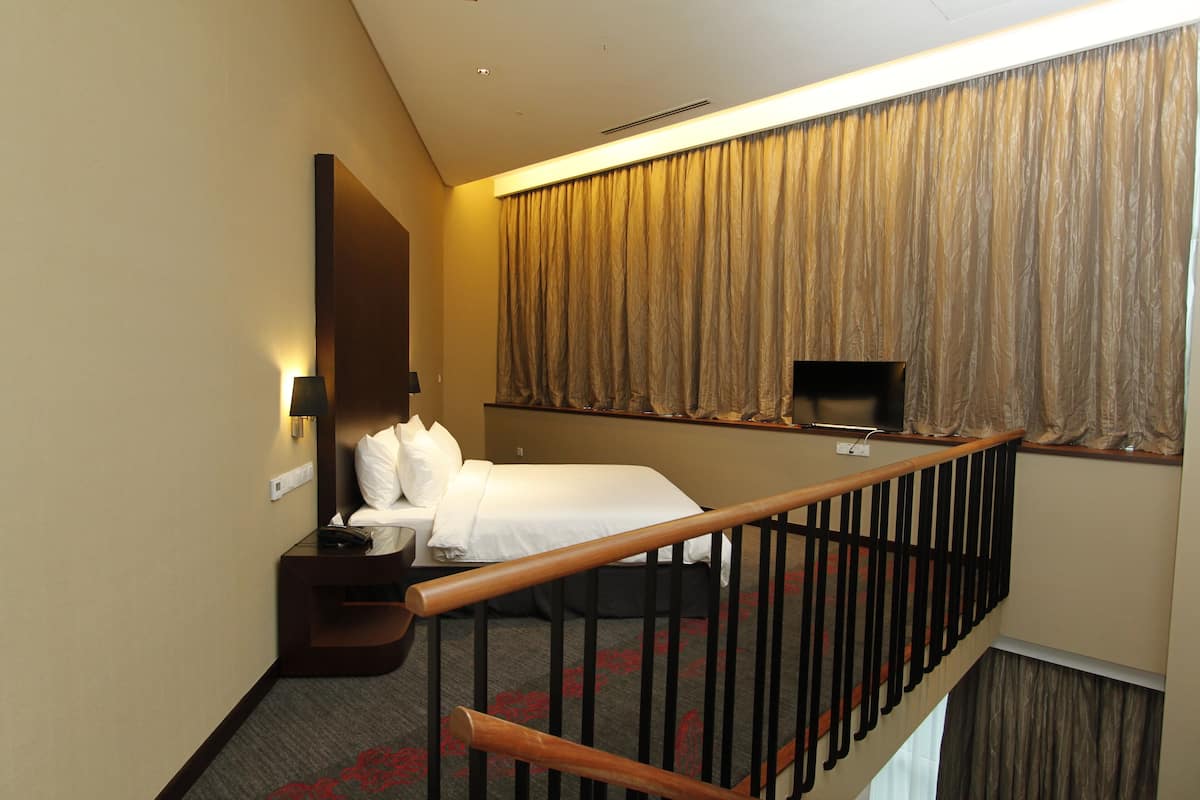 Habitació executiva | Caixa forta a l'habitació i escriptori