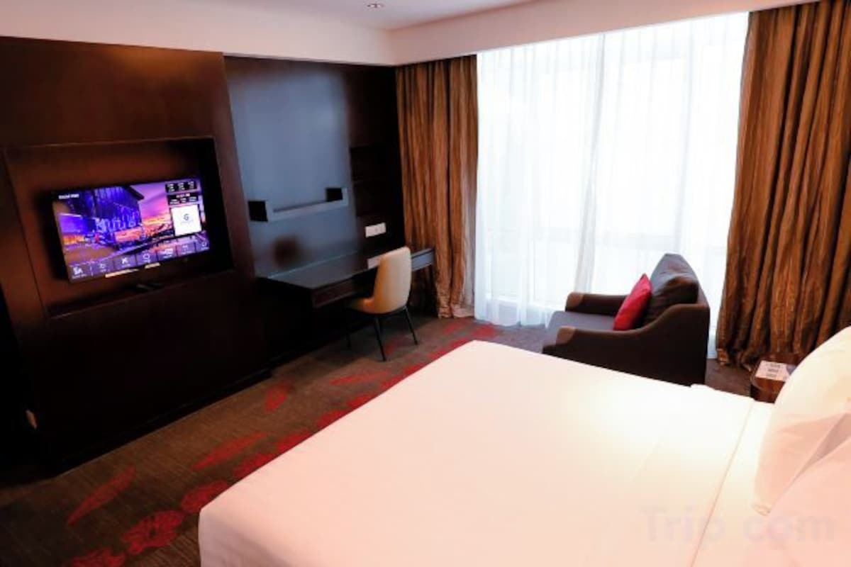 In-room safe, desk, laptop workspace, blackout drapes