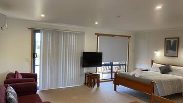 Superior Garden Apartment | Balcony view