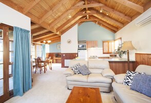 液晶电视、DVD 播放器